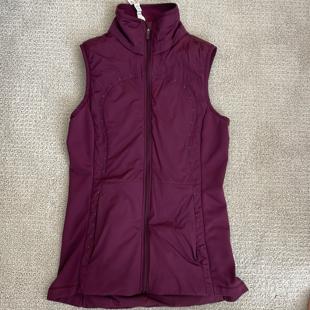 Lululemon Run for Cold Vest Plum Purple, Size 4